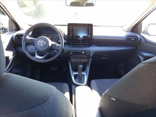TOYOTA Yaris 1.5h Business 12