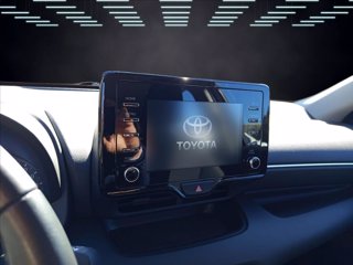 TOYOTA Yaris 1.5h Business 14