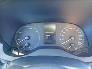 TOYOTA Yaris 1.5h Business 17