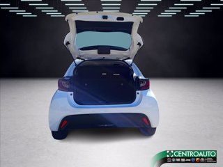 TOYOTA Yaris 1.5h Business 18