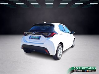 TOYOTA Yaris 1.5h Business 6