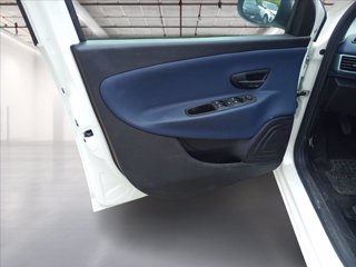 LANCIA Ypsilon 1.0 firefly hybrid Platino s&s 70cv 8