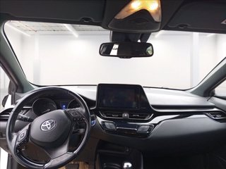 TOYOTA C-HR 1.8h Active 2wd e-cvt 17