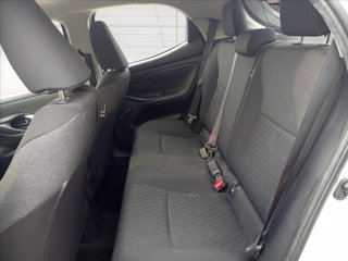 TOYOTA Yaris 1.5h Business 10