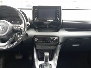 TOYOTA Yaris 1.5h Business 12