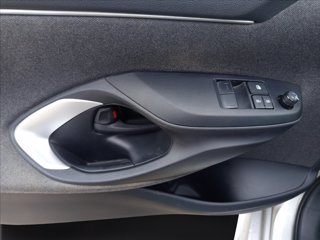 TOYOTA Yaris 1.5h Business 14