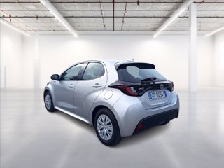 TOYOTA Yaris 1.5h Business 4