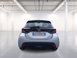 TOYOTA Yaris 1.5h Business 5