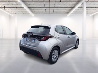 TOYOTA Yaris 1.5h Business 6