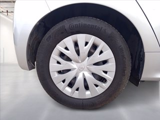 TOYOTA Yaris 1.5h Business 8