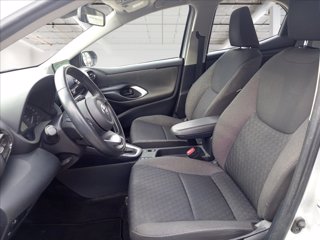 TOYOTA Yaris 1.5h Business 9