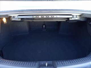 VOLKSWAGEN Maggiolino Cabrio 2.0 tdi Design 110cv 32