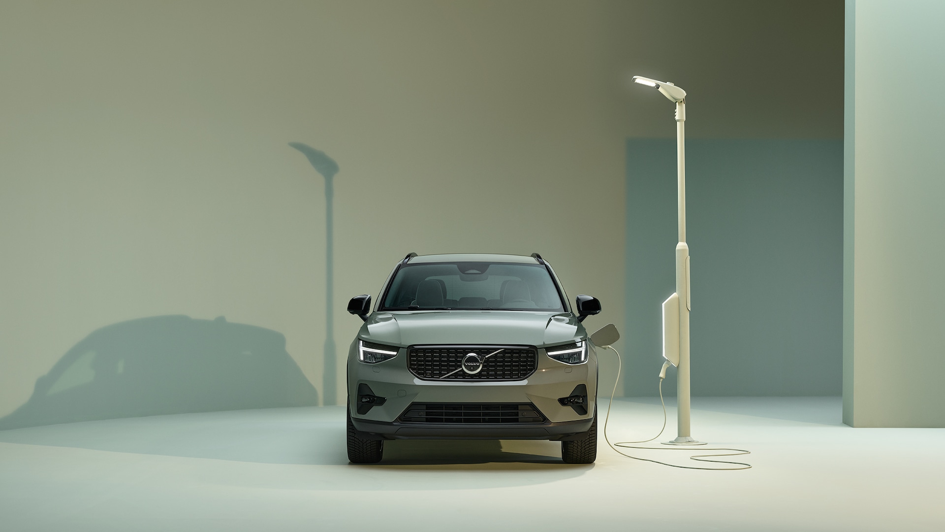 Xc40 Hybrid Scatteredgallery 1 16X9